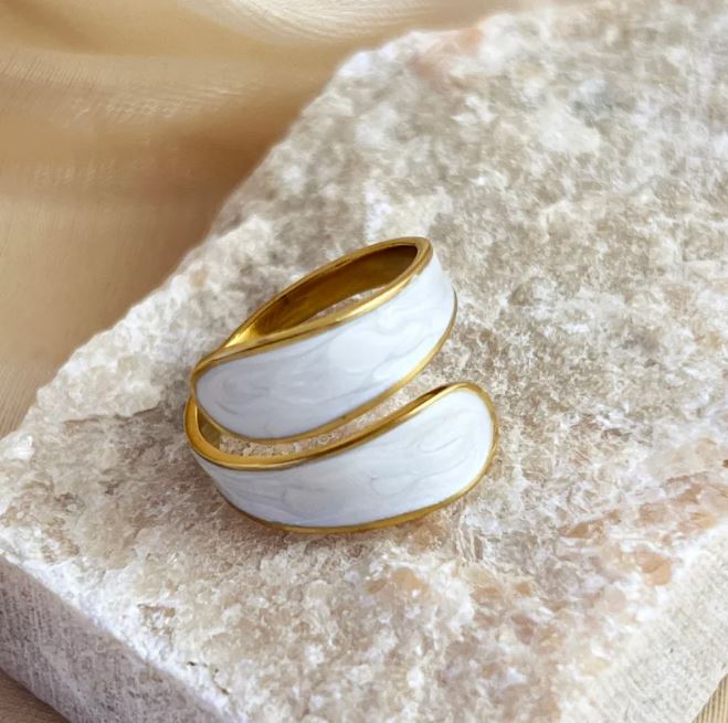 Bague blanche nacrée