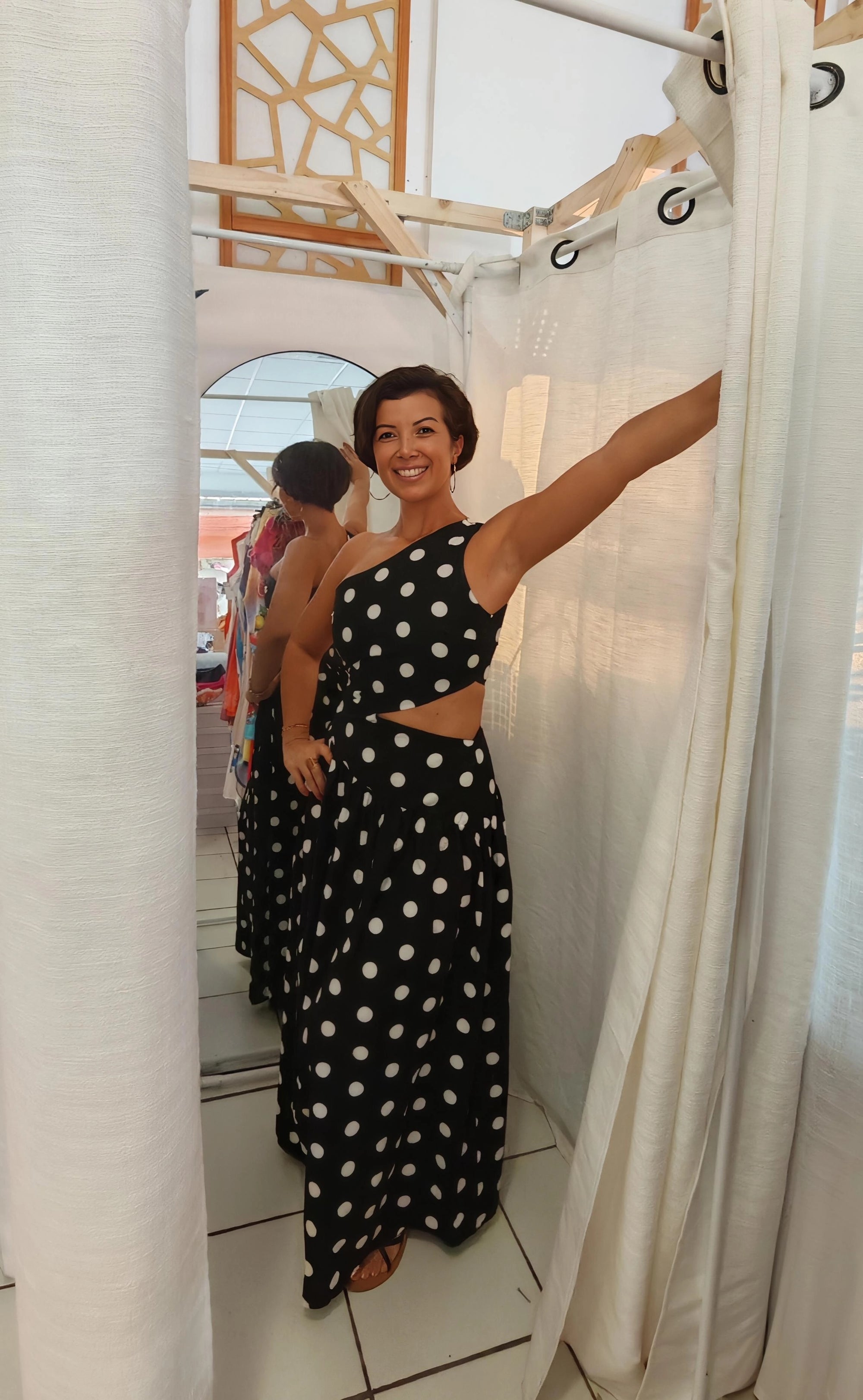 Robe asymétrique à pois